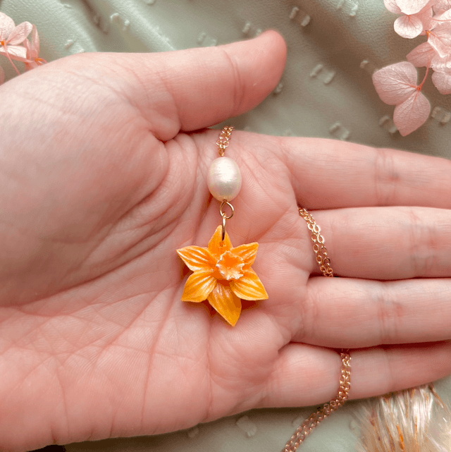 Daffodil Pendant Necklace with Freshwater Pearl
