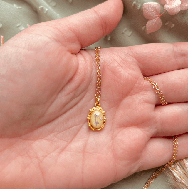 Flower Pendant Necklace Yellow and Gold