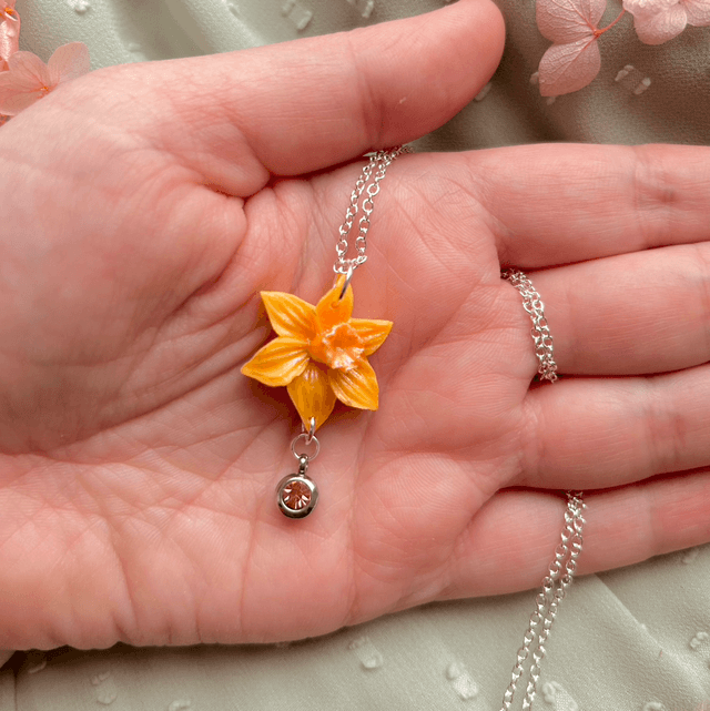 Daffodil Pendant Necklace Silver 