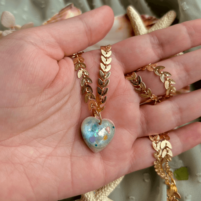 Heart Necklace with Leaf Chain Gold Plated