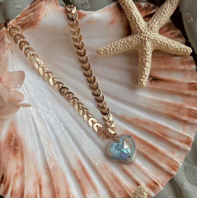 Heart Necklace with Leaf Chain Gold Plated