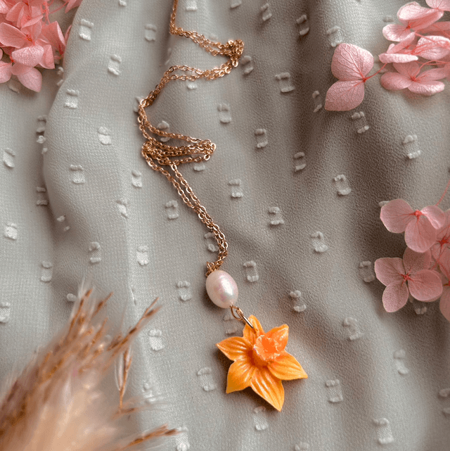 Daffodil Pendant Necklace with Freshwater Pearl